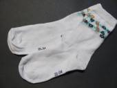 více - Ponožky bílé s kytičkovaným lemem     v.31/34