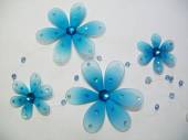 více - Girlanda nylonové květy s kamínky dl. 1m  modrá