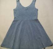 více - 1212 Elast.tílkové šaty sv.modré plísňované  NEW LOOK  10-11 let