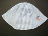 více - 1212 Lehký klobouček s gumičkou sv.modro-bílá kostička  cca 3-6m