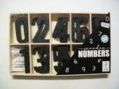 více - Dřevěné číslice v krabičce černé   50ks