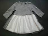 více - 1212 Kombinované šatečky s tylovou sukní šedo-bílé  GEORGE  12-18m  v.86