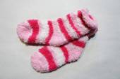 více - Huňaté ponožky růžovo-bíle pruhované   cca 1-2 roky  