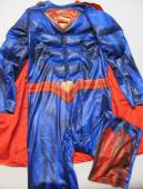 více - 2104 Nenošený kostým Superman s polstrovaným hrudníkem  TU   9-10 let  v.134/140