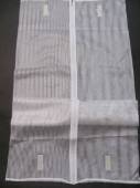 více - 2602 Jako nový síťovaný obal na oblek bílý   51 x 106cm