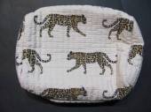 více - 0103 Toaletní taška krémová s leopardy /flíček/  19 x 16 x 8cm