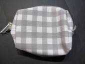 více - 2003 Jako nové malé pouzdro šedo-bílá kostička  M+S   14 x 12 x 7