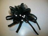 více - Textilní brož černý květ s kamínky    průměr 10cm