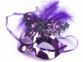 více - Karnevalová maska s peřím a flitry, fialová